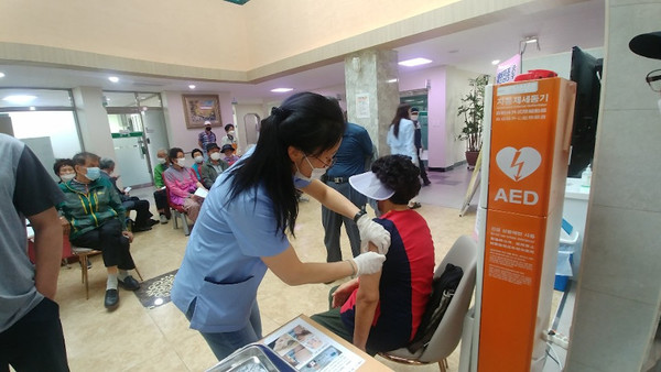 인플루엔자 무료 접종 장면. 전남도 제공