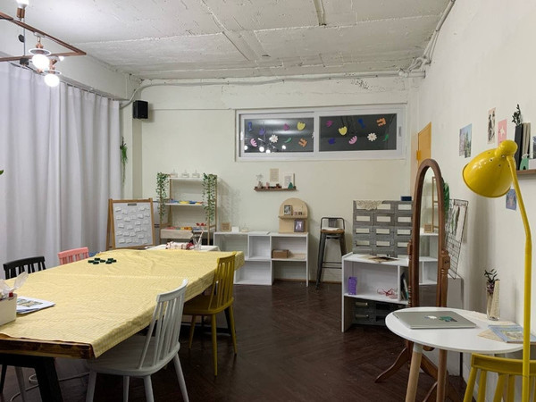 ㈜ 엔솔아트엔터테인먼트가 청년 예술인들이 편하게 사용할 수 있는 공간을 사무실을 개조해 공유오피스로 제공했다.