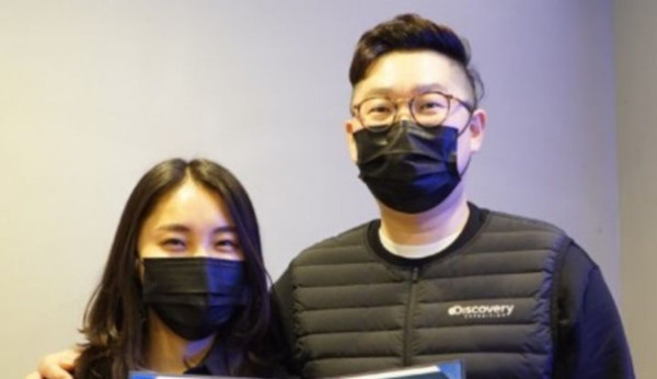 매월 재능기부센터에 후원금을 보내주는 벌크커피 화정힐스테이트점 황명선 대표와 아내인 김현주 님. 광주재능기부센터 제공