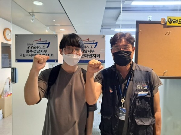 이우제 지회장(오른 쪽)과 people19 정무빈