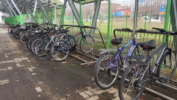 평동역 자전거 거치대에 보관된 시민들의 출·퇴근용 자전거