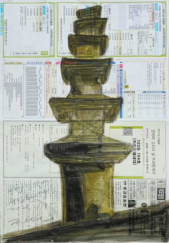 스케치북은 물론 서류봉투, 관리비 고지서, 영수증, 냅킨 등 손에 앵기는 대로 끄집어다 연필로, 수채화로, 수묵으로 그림을 그렸다. 2년여 동안 그린 소소한 일상의 그림일기가 차곡차곡 수백 장 쌓였다.