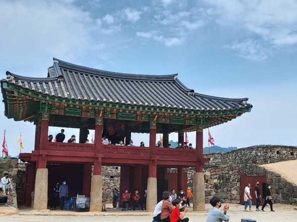 고창읍성 기획공연, ‘모양성 유랑단’ 야외 상설공연 모습.고창군 제공