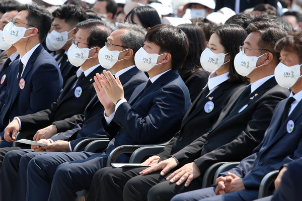 이날 기념식에 국민의힘 이준석 대표 등 여야 정치인들이 총출동했다.