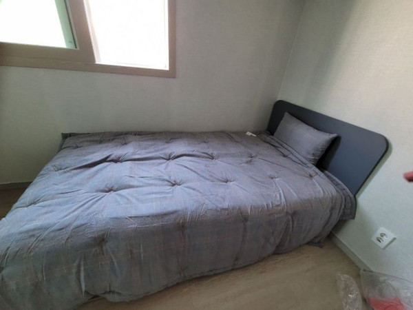 이정수 주무관의 후원으로 김 모 양의 방에 새로 설치된 침대 모습.