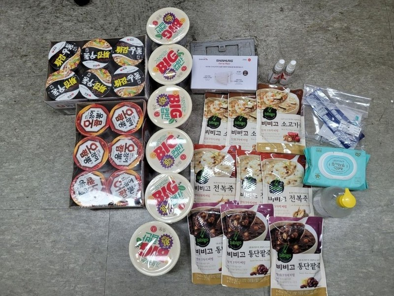 김 모 군의 가정에 지원한 간편식과 방역용품