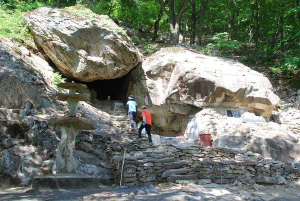 석굴암은 상서로운 기운이 모여있는 기도 터