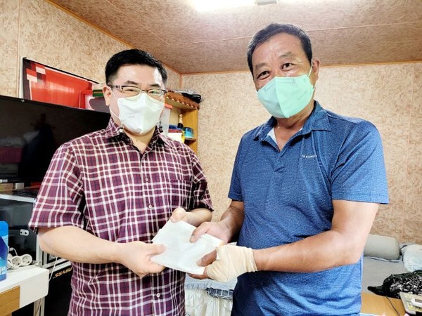 추석명절을 맞아 기부에 동참한 최복동 소방관