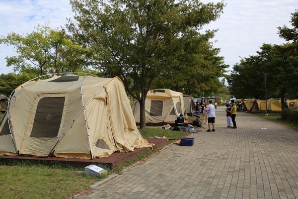 '영산강변 별을 담는 감성캠핑' 모습. 사진=광주환경공단 제공.