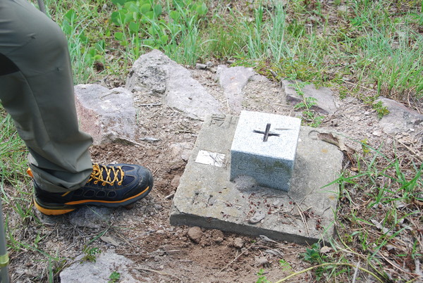 옥산 정상 1등 삼각점.