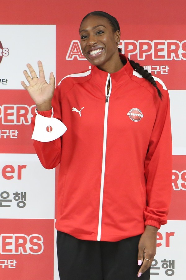 2022 KOVO 여자부 외국인선수 드래프트 1순위로 AI 페퍼스 유니폼을 입은 니아 리드.