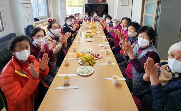 입식테이블이 보급된 경로당. 사진=나주시 제공.