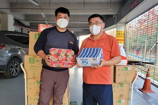 지속적인 기부를 통해 나눔을 실천하고 있는 강진군청 환경축산과 김왕석 주무관.