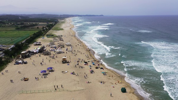 서핑의 성지가 된 양양 서피비치. 사진=김태관PD 제공.