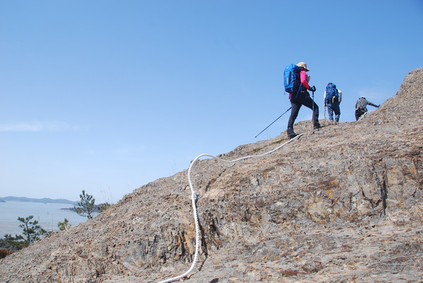 옹골찬 암릉지대.