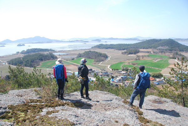 대덕산 너럭바위.