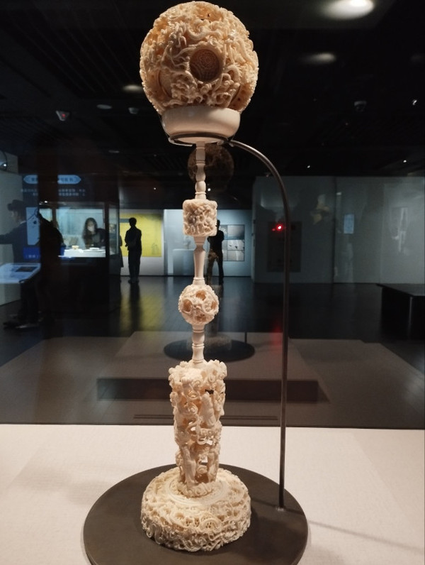 고궁박물관 유물 ‘상아투화운룡문투구’.