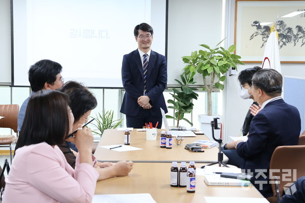 지난 27일 한반도미래연구원 주관 여성비전네트워크 주최로 열린 북토크 콘서트.