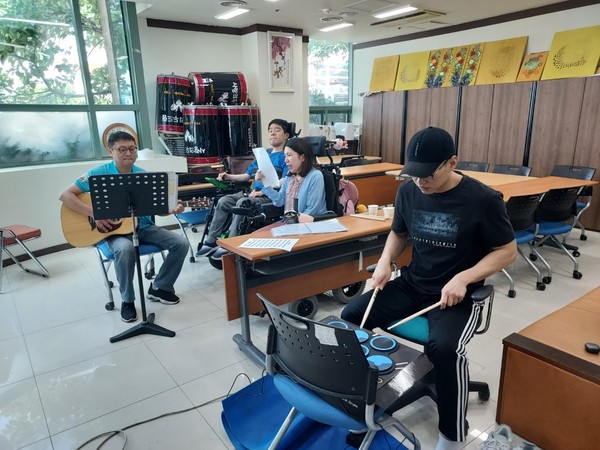 장비여밴드는 매주 광주북구장애인직업재활센터에서 밴드 연습을 하고 있다. 장비여밴드 제공.