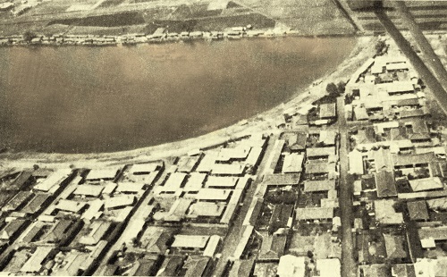 완전매립 직전의 경양방죽 항공사진.