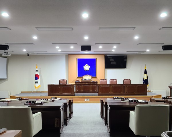                                                        지방의회 본회의장의 사진