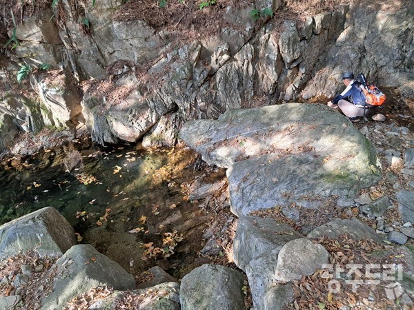 용호계곡 암반계류.