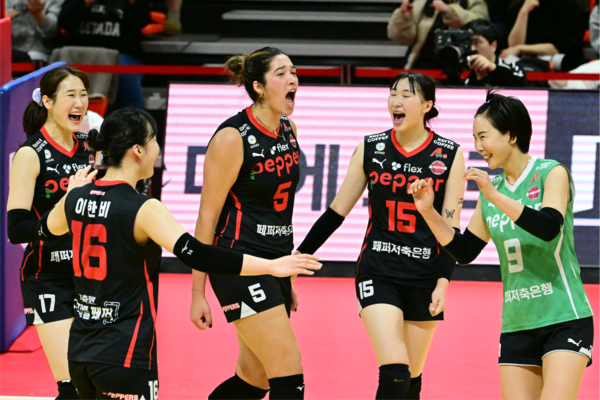 2023-2024 V-리그 여자부 2라운드 6차전. 포효하는 AI페퍼스 선수들. 사진=KOVO