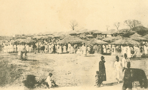 한때 영산강 최대의 오일장으로 통했던 남평장. 1900년대에 촬영된 것이다.