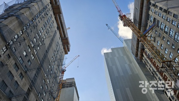 2년 전 붕괴사고가 발생한 광주 화정아이파크 2단지.