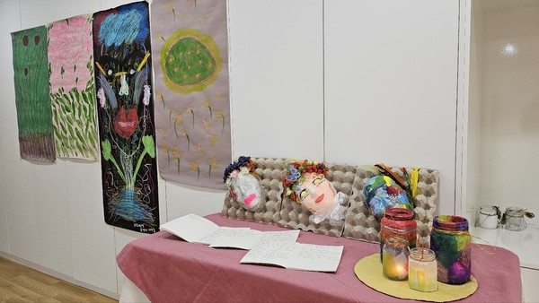 광주 남구 양림동 호랑가시나무 아트폴리곤에 전시됐던 환자들의 예술 치유 작업 결과물들.