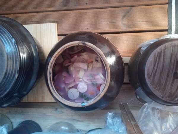 곰순이 담은 ‘곰순이표 물김치’.