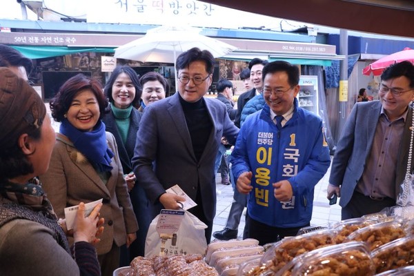 더불어민주당 홍익표 원내대표가 4일 광주에서 민심을 청취했다. 이용빈 의원실 제공