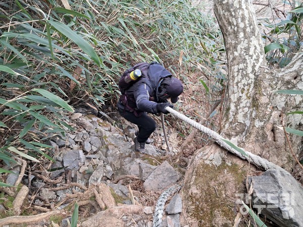 협곡 너덜지대.