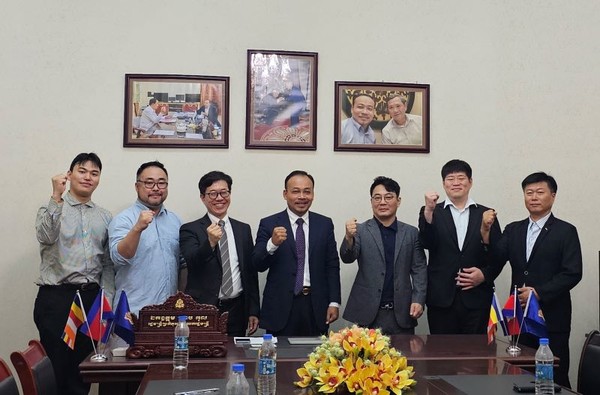 시장조사단은 지난달 31일 캄보디아 총리실 직속 프렙 골 장관과의 양국 중소벤처기업 동반성장을 위한 간담회를 진행했다.