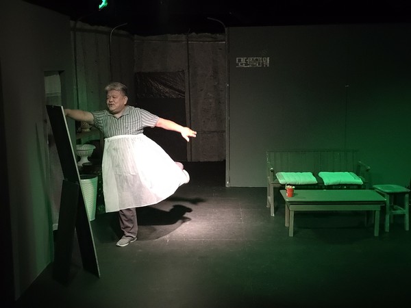 연극 '질투'. 사진=연극문화공동체 DIC.