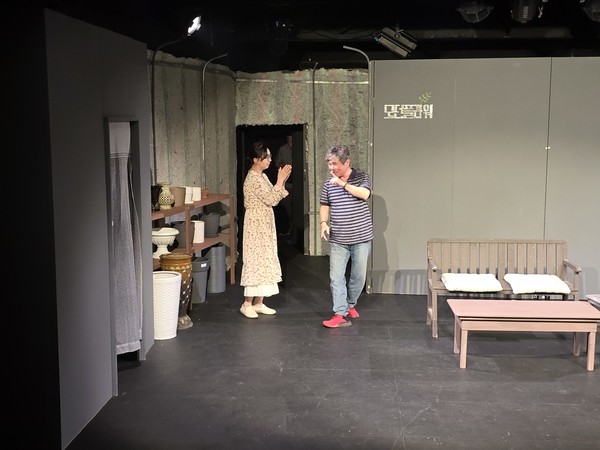 연극 '질투'. 사진=연극문화공동체 DIC.