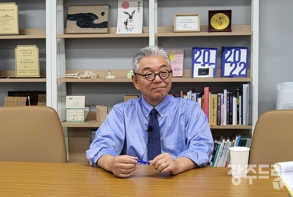 24일 광주창조경제혁신센터에서 본보와 인터뷰를 가진 하상용 광주창경센터장. 2021년 6월 임기를 시작으로 지난 3년간 센터를 이끌어왔으며, 최근 연임했다.