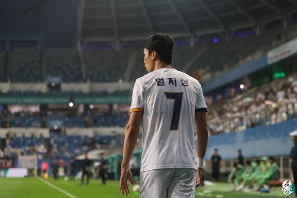 광주FC 유스 출신의 간판 선수로 팀 공격의 핵심 자원인 윙어 엄지성 선수. 사진=광주FC.