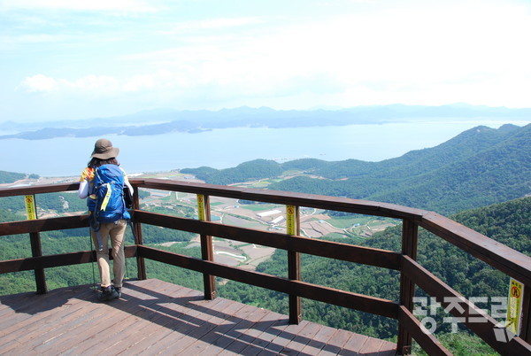 정상 조망대.
