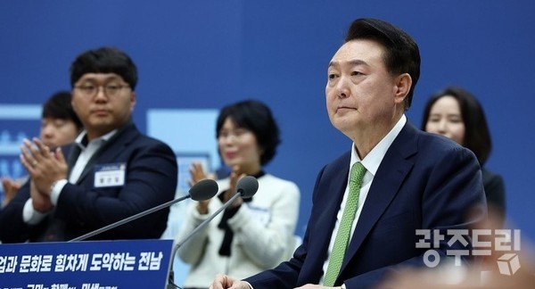 지난 3월 전남도청에서 열린 민생토론회.. 당시 윤 대통령은 의대 설치와 관련, 어느 대학에 한 것인지 전남도가 의견수렴을 해서 정해주면 추진하겠다고 말했다. 뉴스1