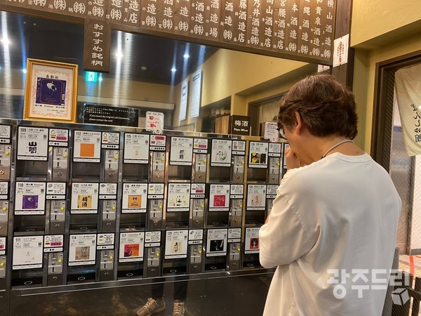 쌀의 고장다움은 172종의 사케 자판기를 통해서도 드러나 보인다. 