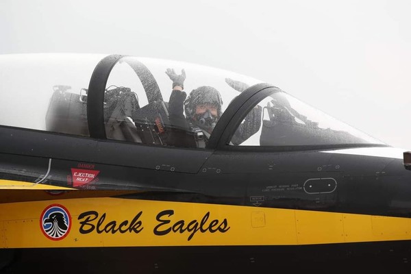 공군 특수비행팀 블랙이글스