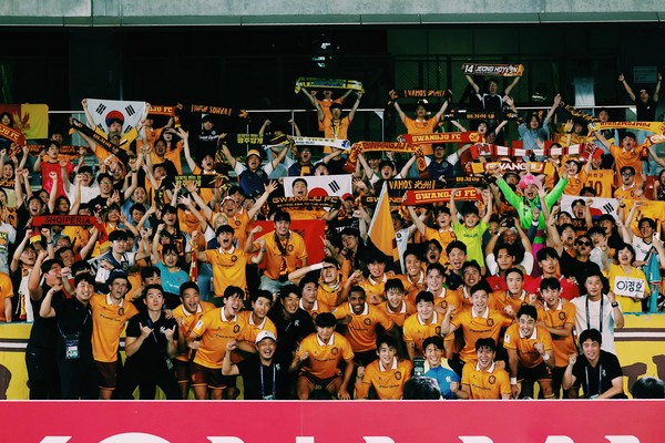 승리의 단체 V샷.