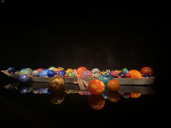 유리공예 작품의 화려한 자태