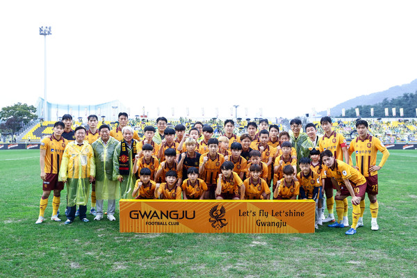 33R 광주FC 선수단.