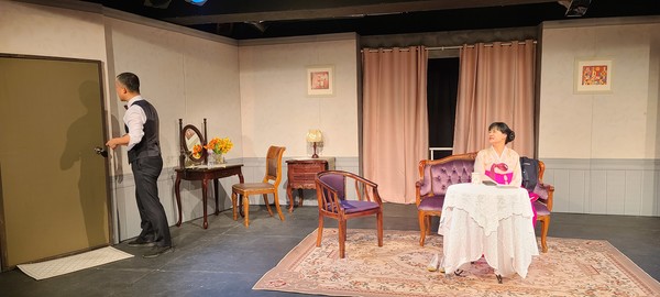 스위트룸 719 세 번째 에피소드의 부부.