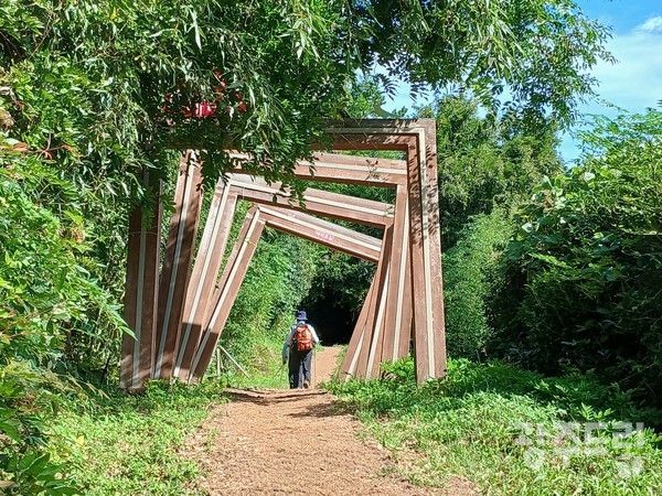 세계모란공원 조형물.