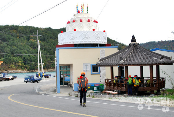 생일도 대형 케이크.