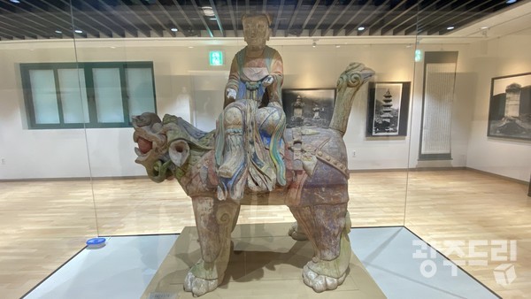 도갑사성보박물관의 사자를 탄 문수보살.