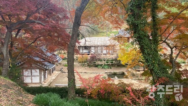백운동 원림의 만추.